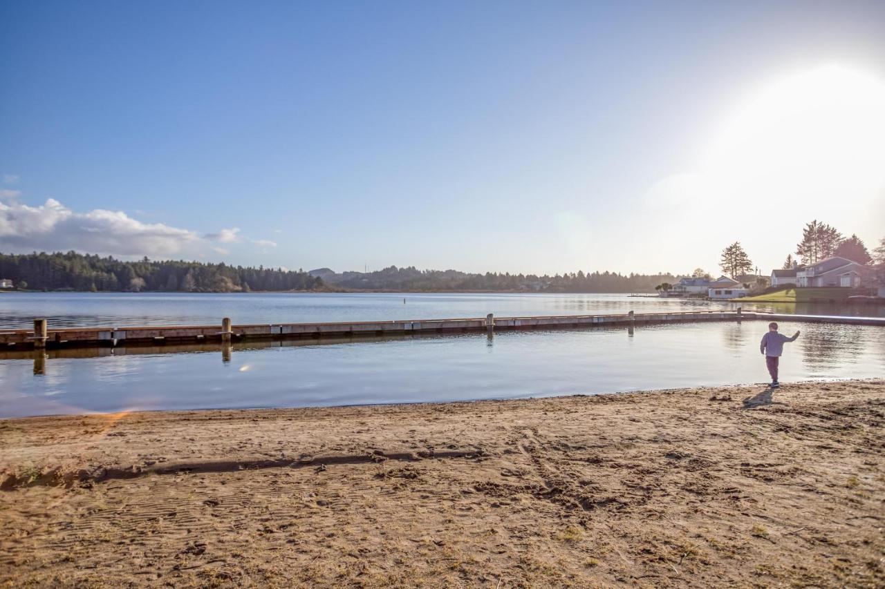 Dock Of The Bay 108 Villa Lincoln City Bagian luar foto